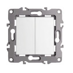 INT. DOBLE + TECLA + BAST.